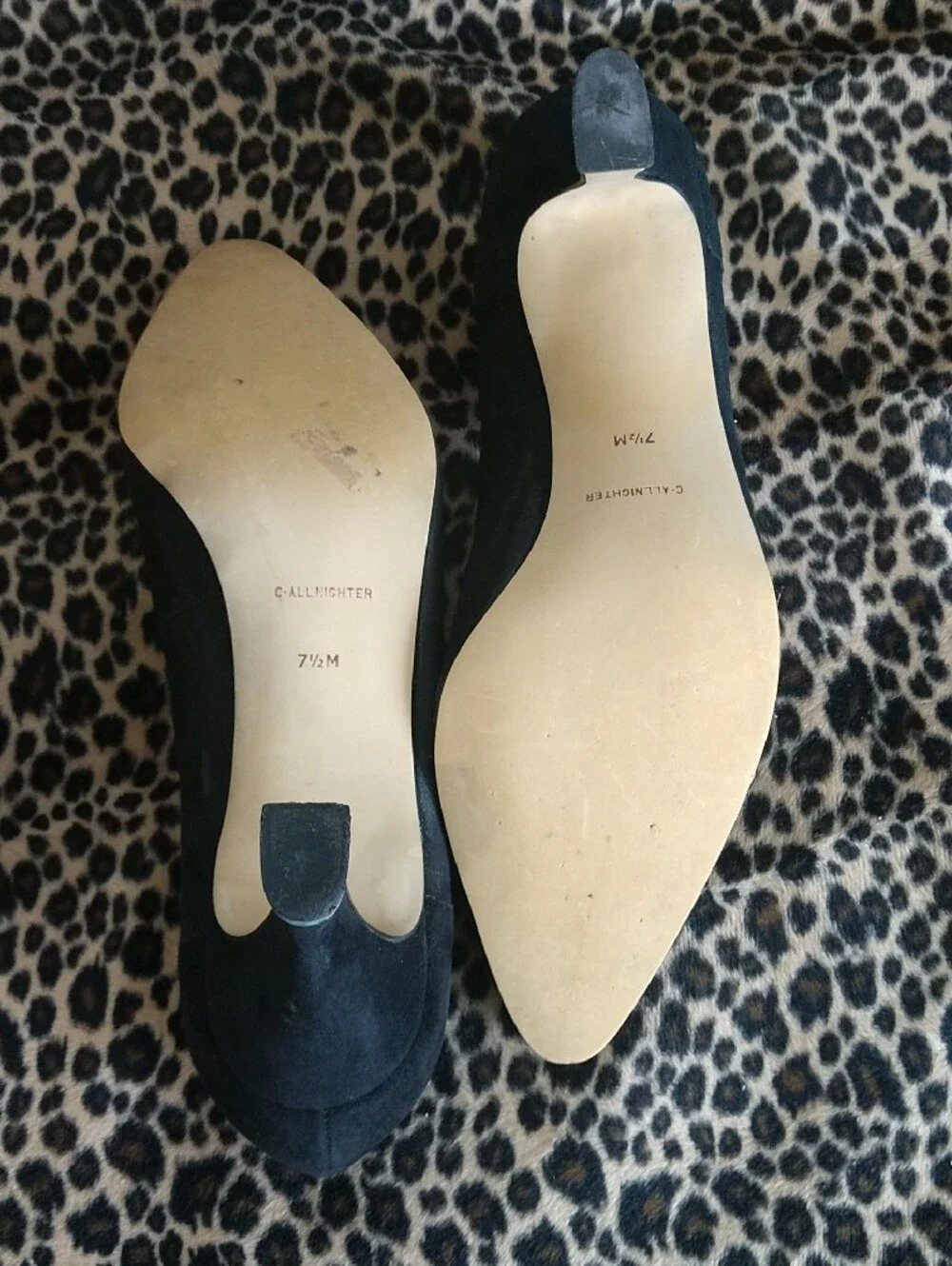 Women's Black Suede T-Strap Mid Heel Pumps